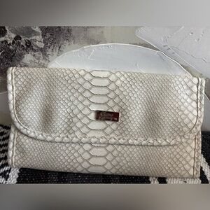 Latina beauty TM Cream Snake Print Clutch